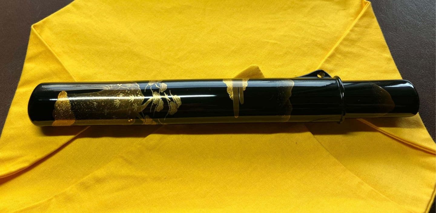 蒔絵筆入れ＜山水＞